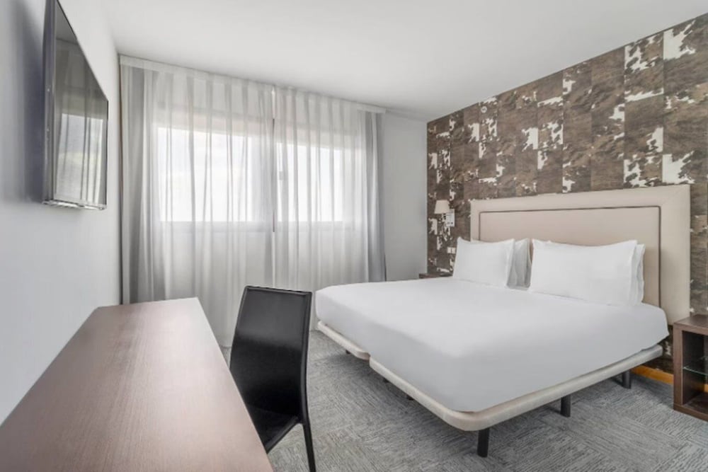 JUNIOR SUITE, FAMILY, KING BED, SOFA