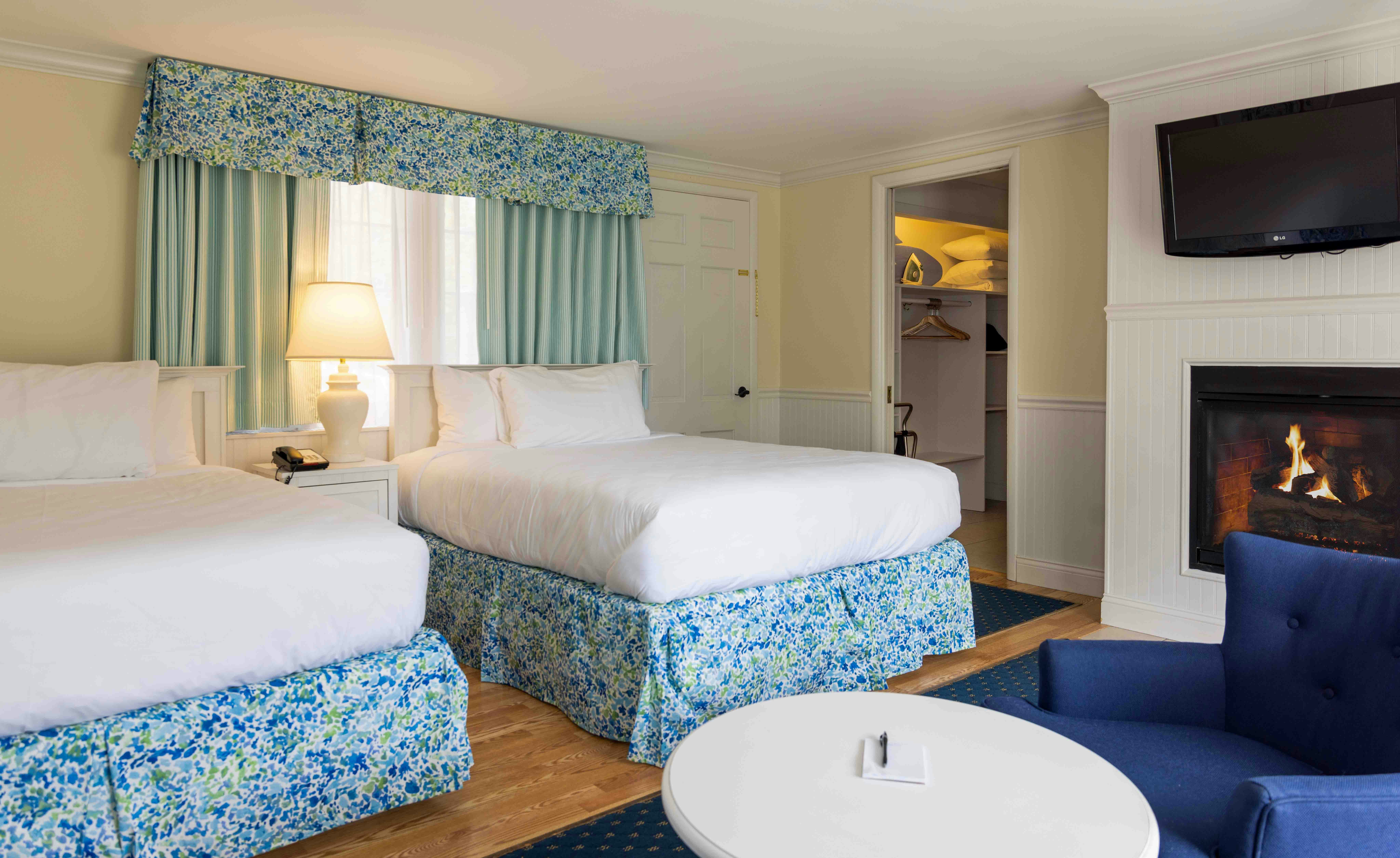 Colonial Inn in Harbor Springs 28/57