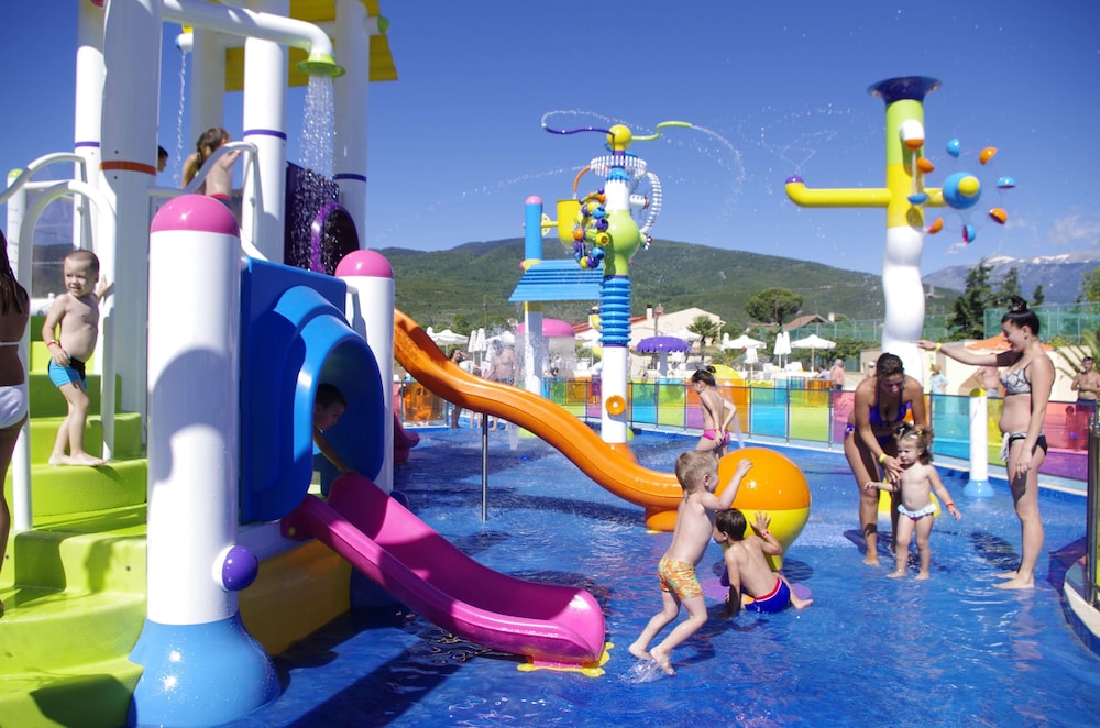 CRONWELL PLATAMON RESORT 38/50