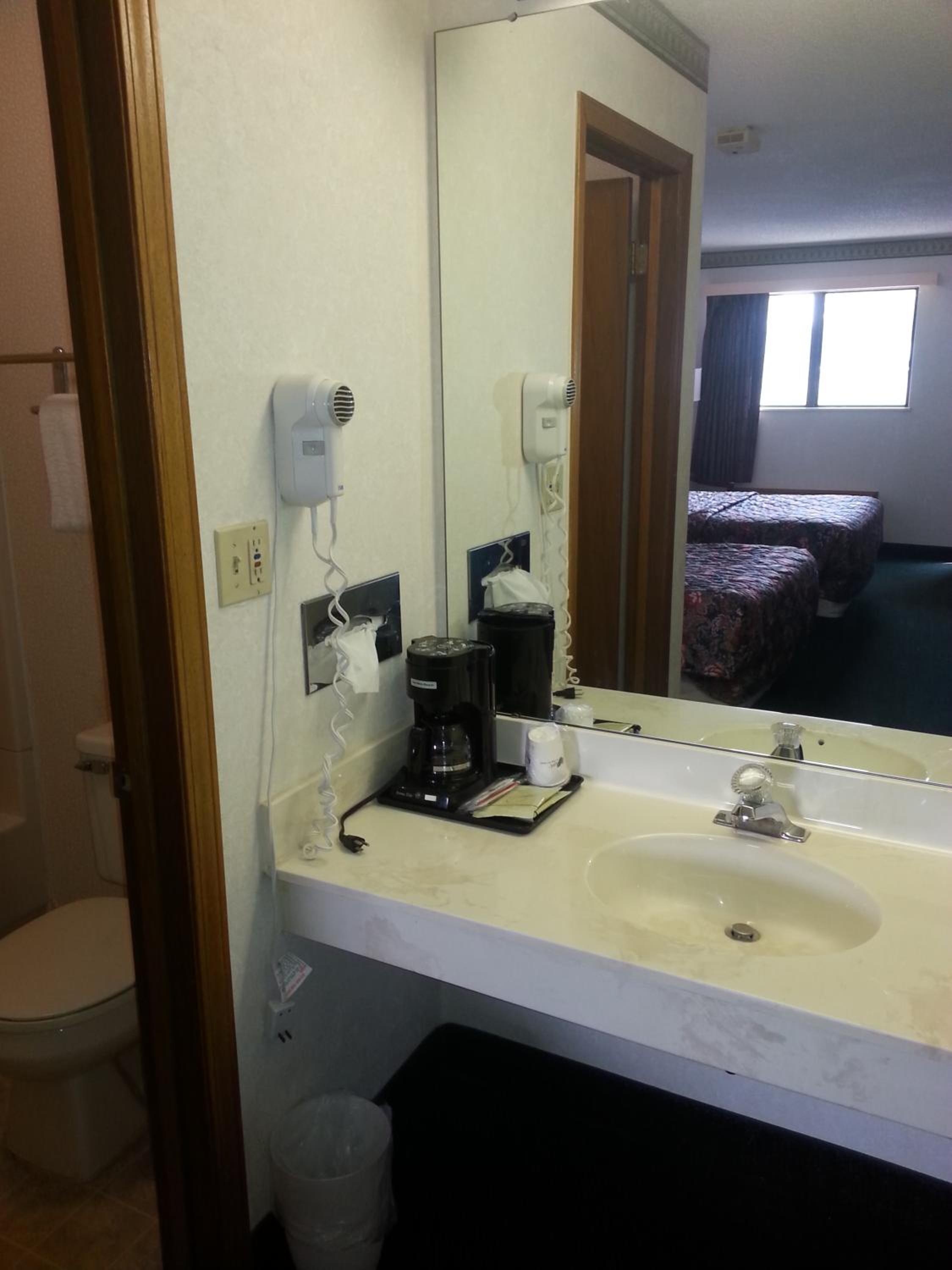 جناح استوديو بسريرين مزدوجين مع أريكة، Days Inn By Wyndham Maumee/Toledo 7/7