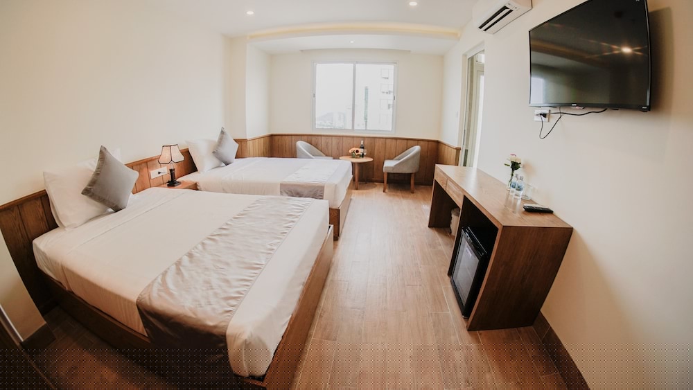 Quang Vinh Hotel 12/52