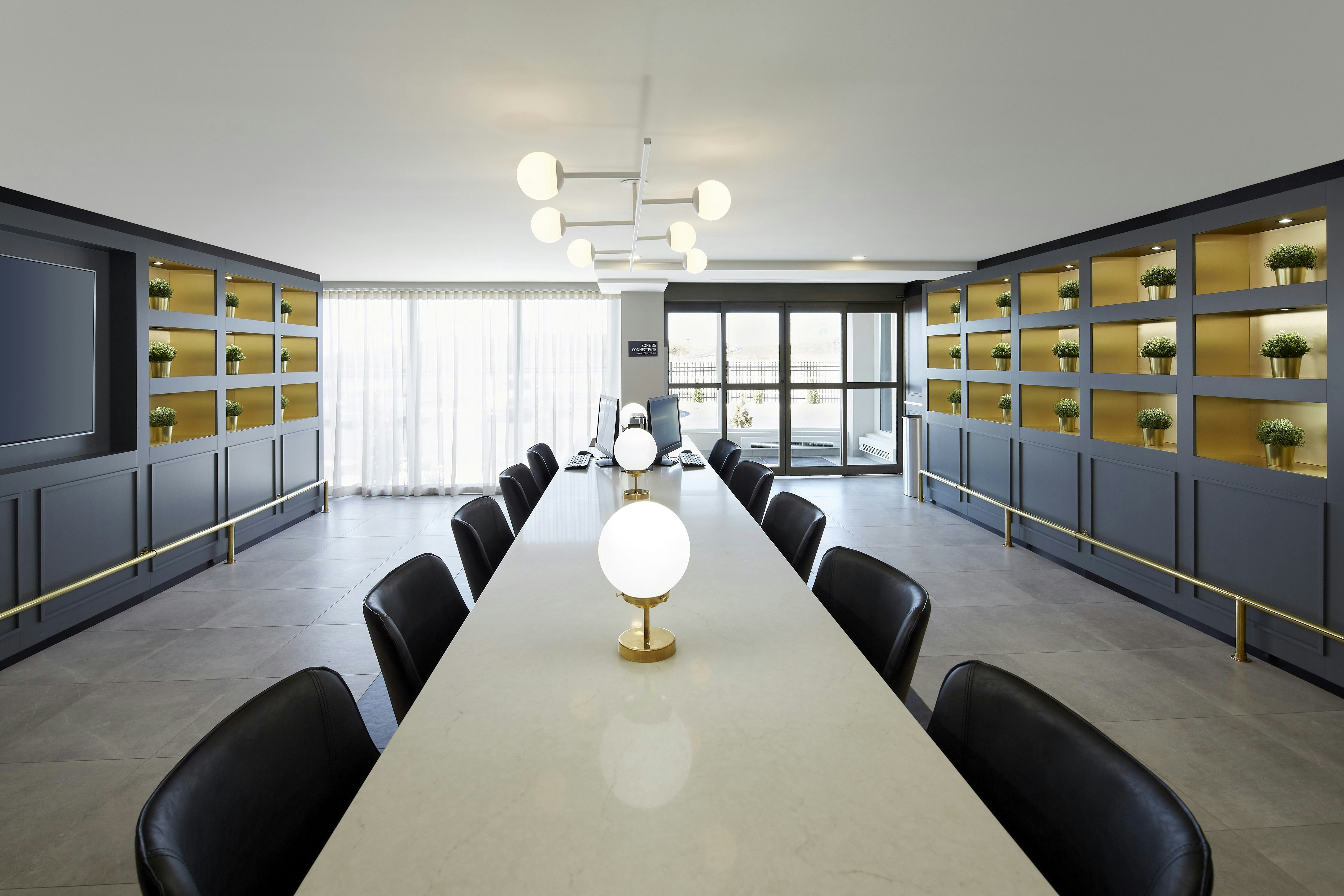 Doubletree by Hilton Montreal Airport 32/44