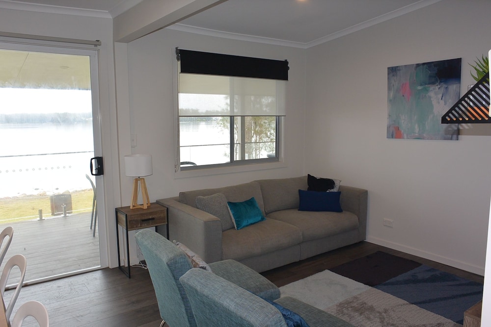 DUNGOWAN HOLIDAY ACCOMODATION 37/75