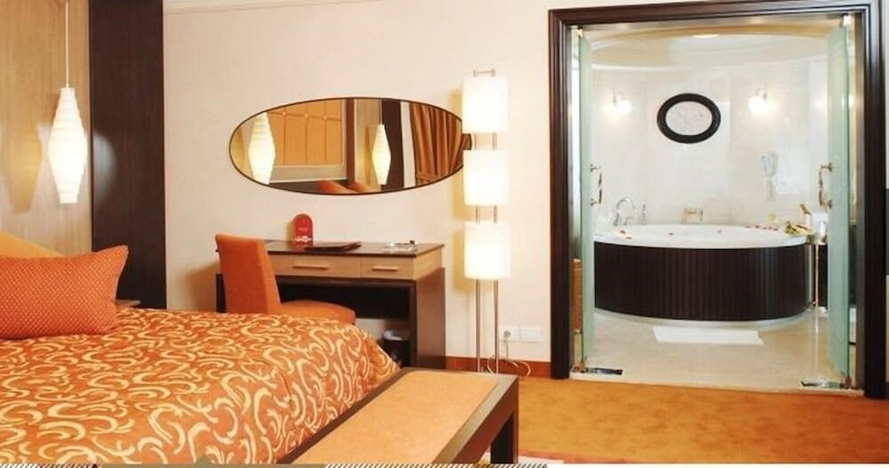 STANDARD, DOUBLE BED, GARDEN OR BACKYARD VIEW, LOW FLOOR