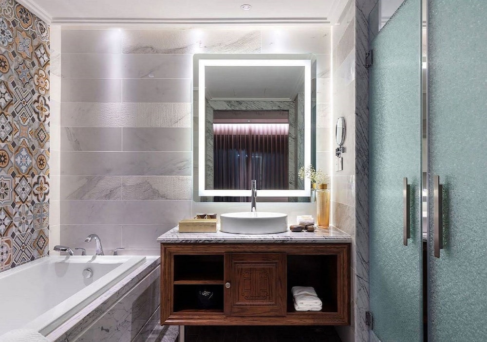 Peridot Grand Luxury Boutique Hotel 48/50