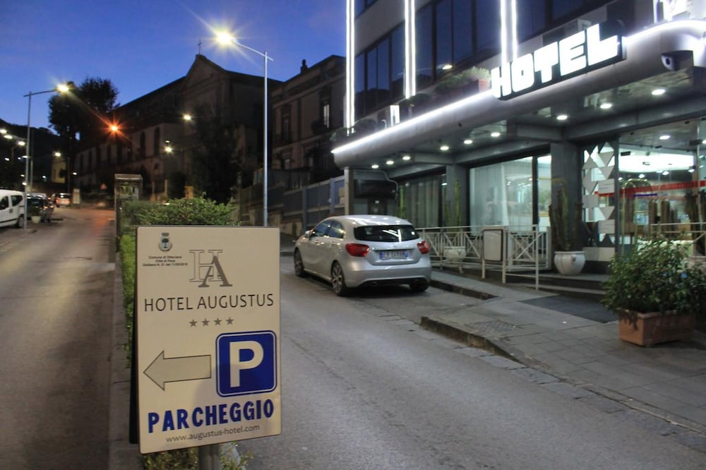 Augustus Hotel 2/29