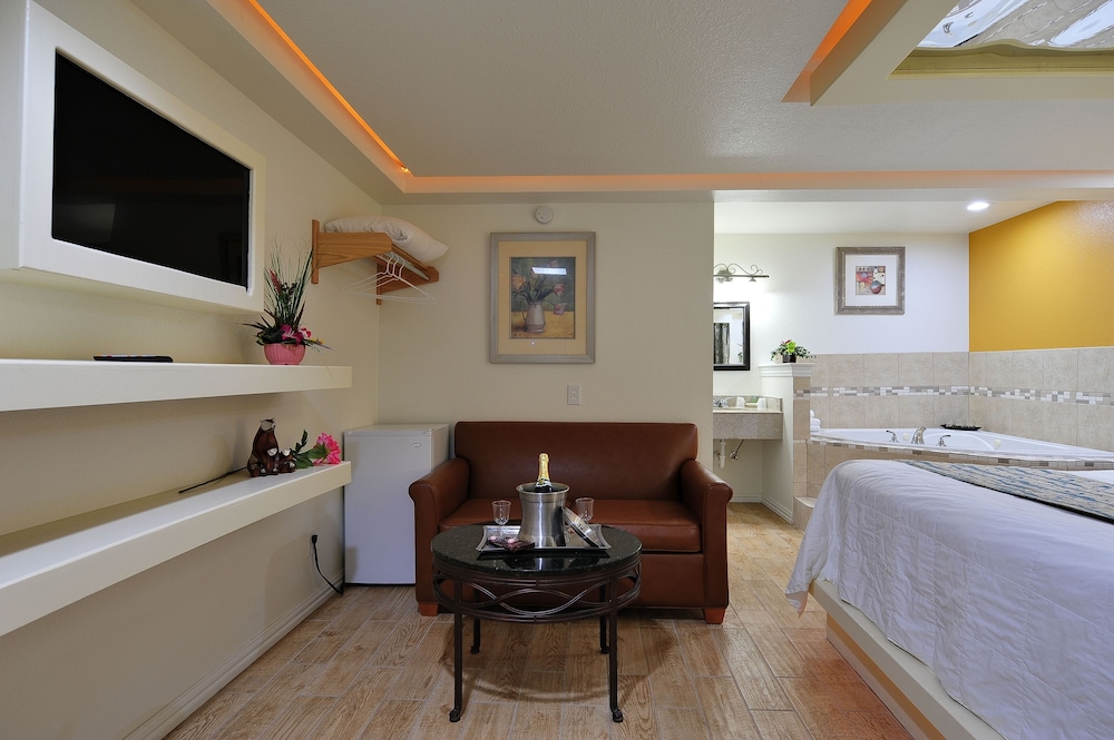 Romantic Inn Suites 23/43