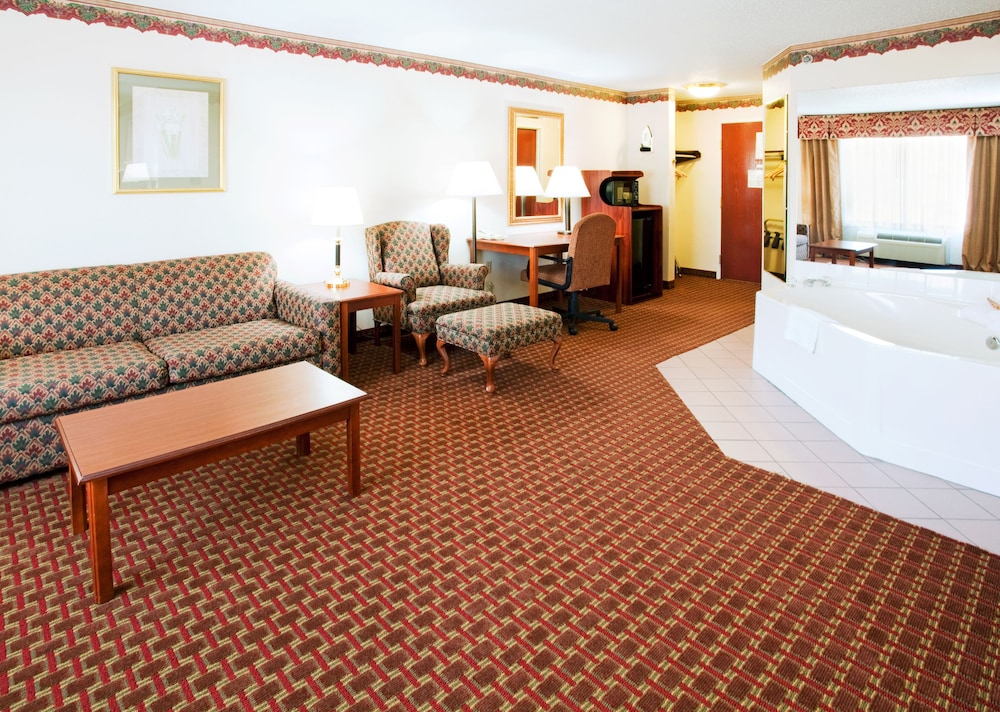 Holiday Inn Express Hillsville 26/47