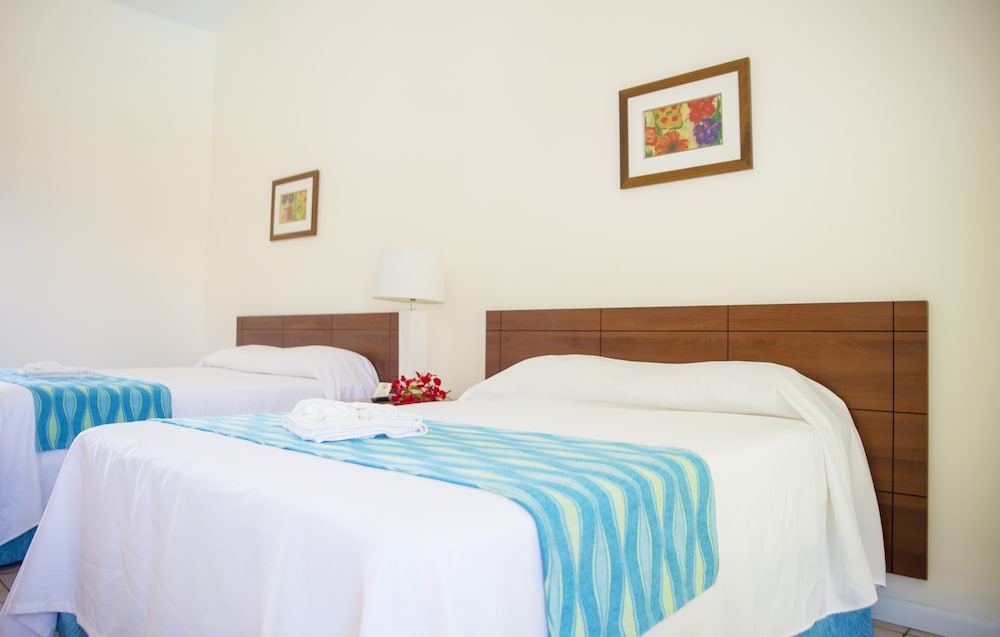Orange Hill Beach Inn 13/60