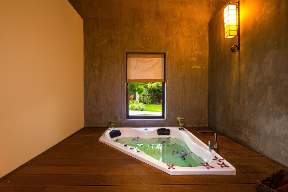 Chaarya Resort Spa By Chandrika 27/60