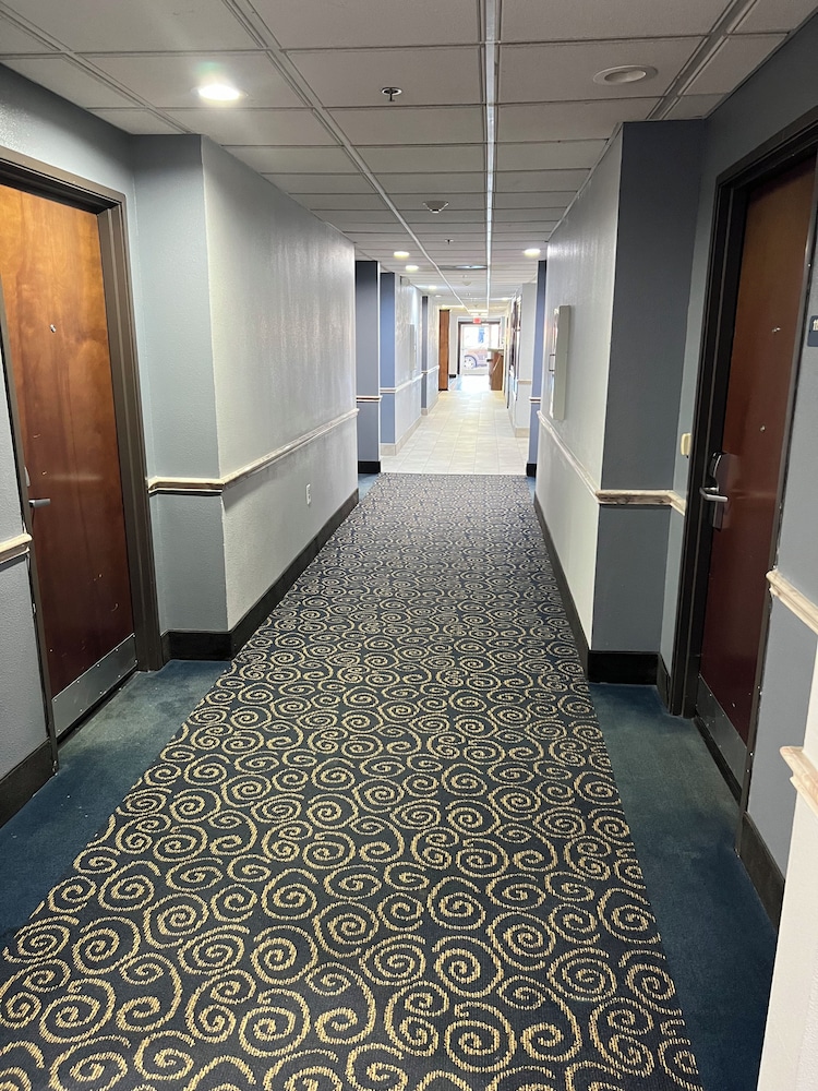 Baymont Inn And Suites Carthage 24/44