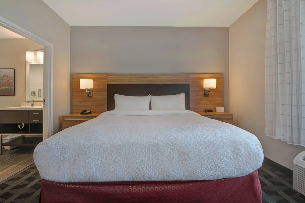 Studio, King Bed, Sofa, Accessible