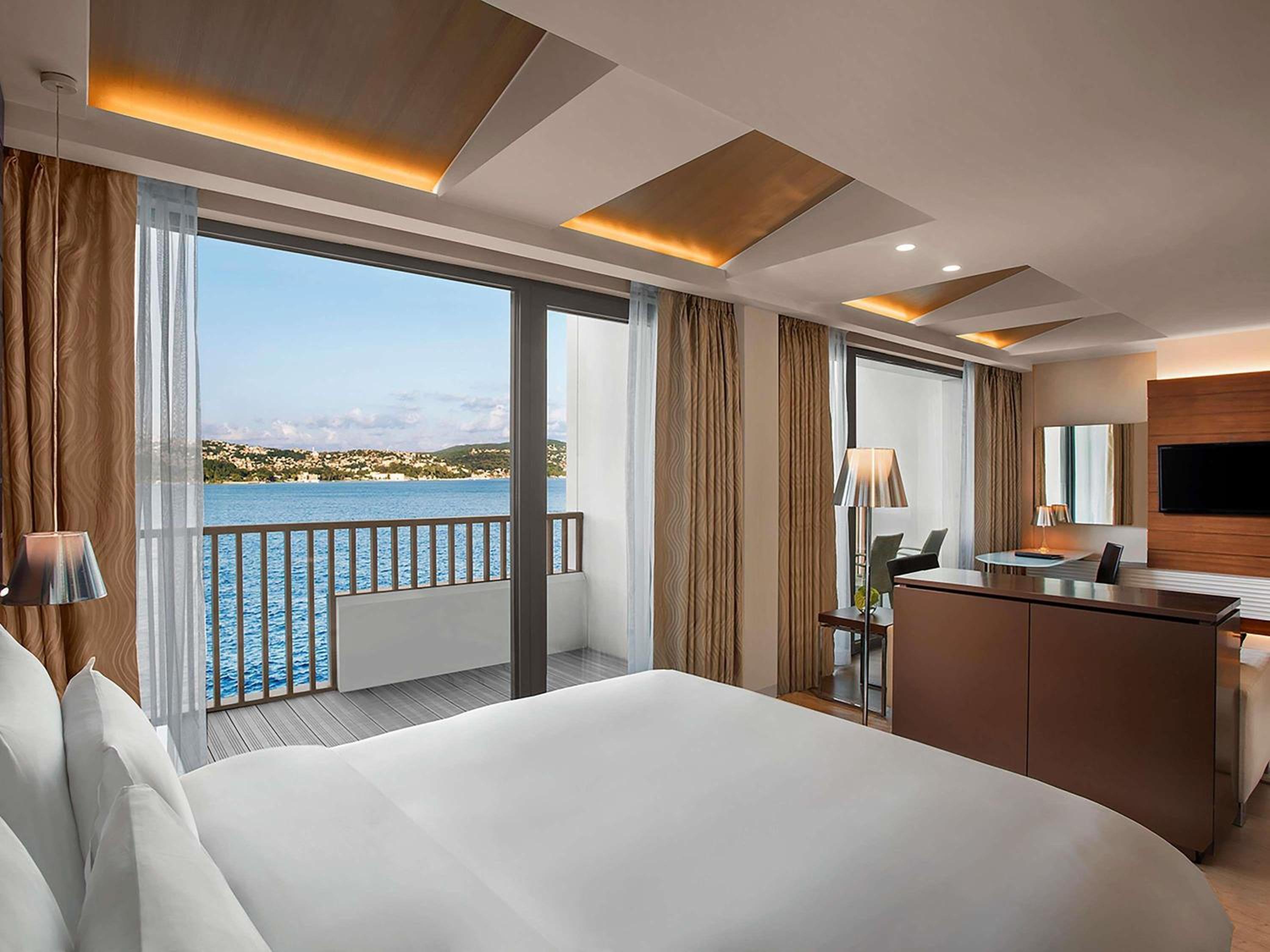 Signature, Suite, Queen Bed, Bosphorus View