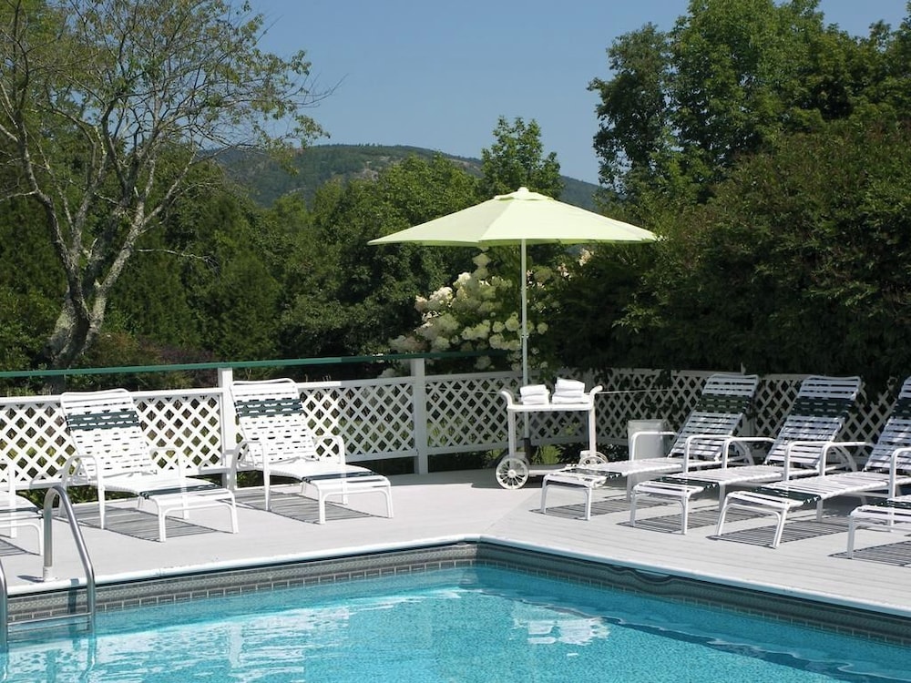 CEDAR CREST INN 20/24
