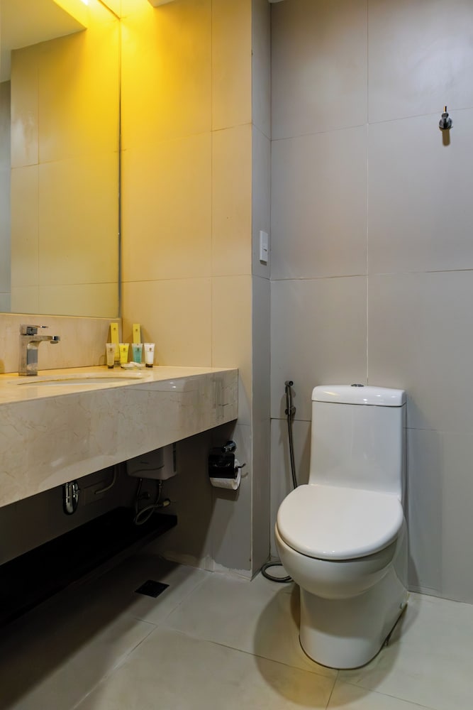 Sotogrande Hotel Iloilo 65/67