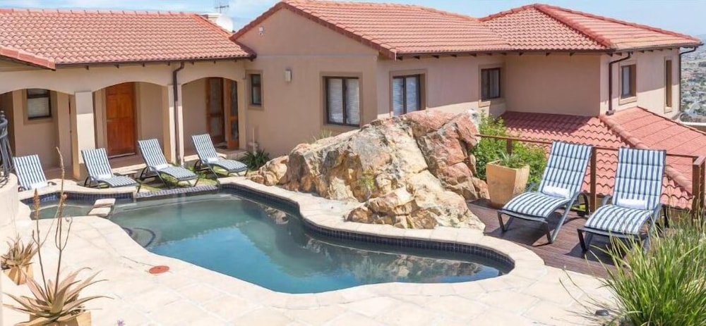 Blue Horizon Guest House 44/48