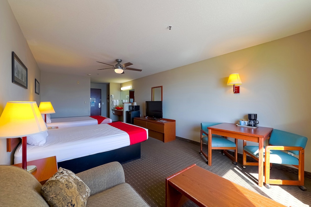 Siletz Bay Beachfront Hotel by OYO Lincoln City 37/71