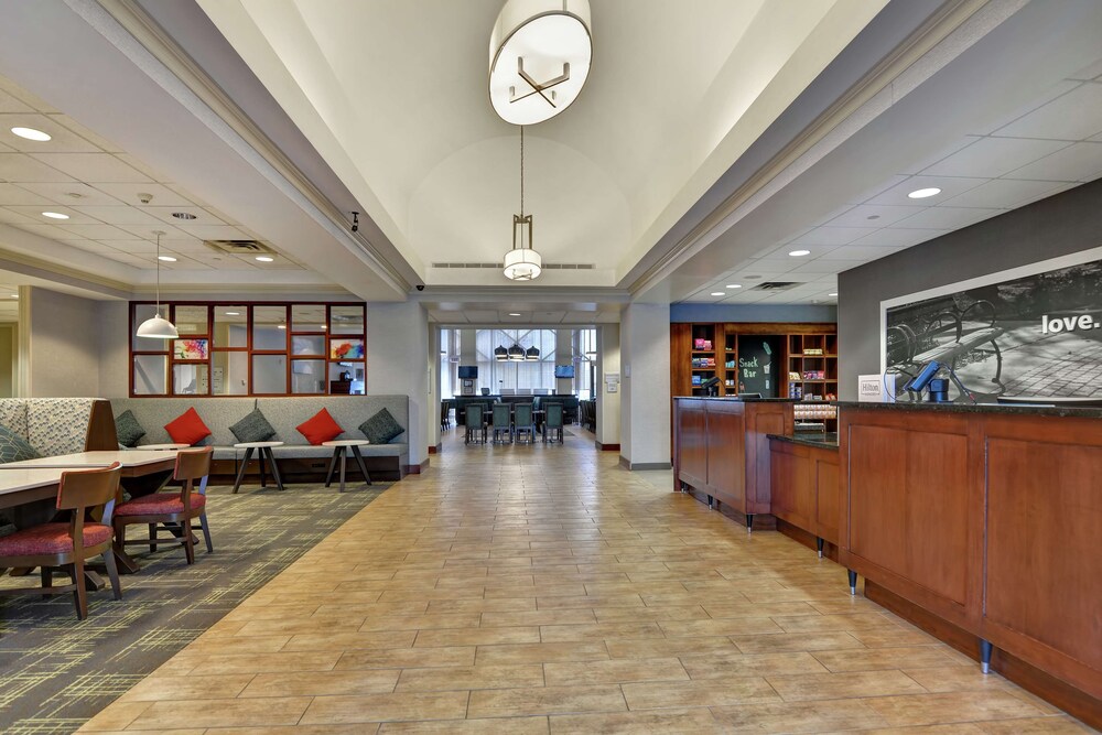 Hampton Inn Suites Newark Harrison Riverwalk 7/60