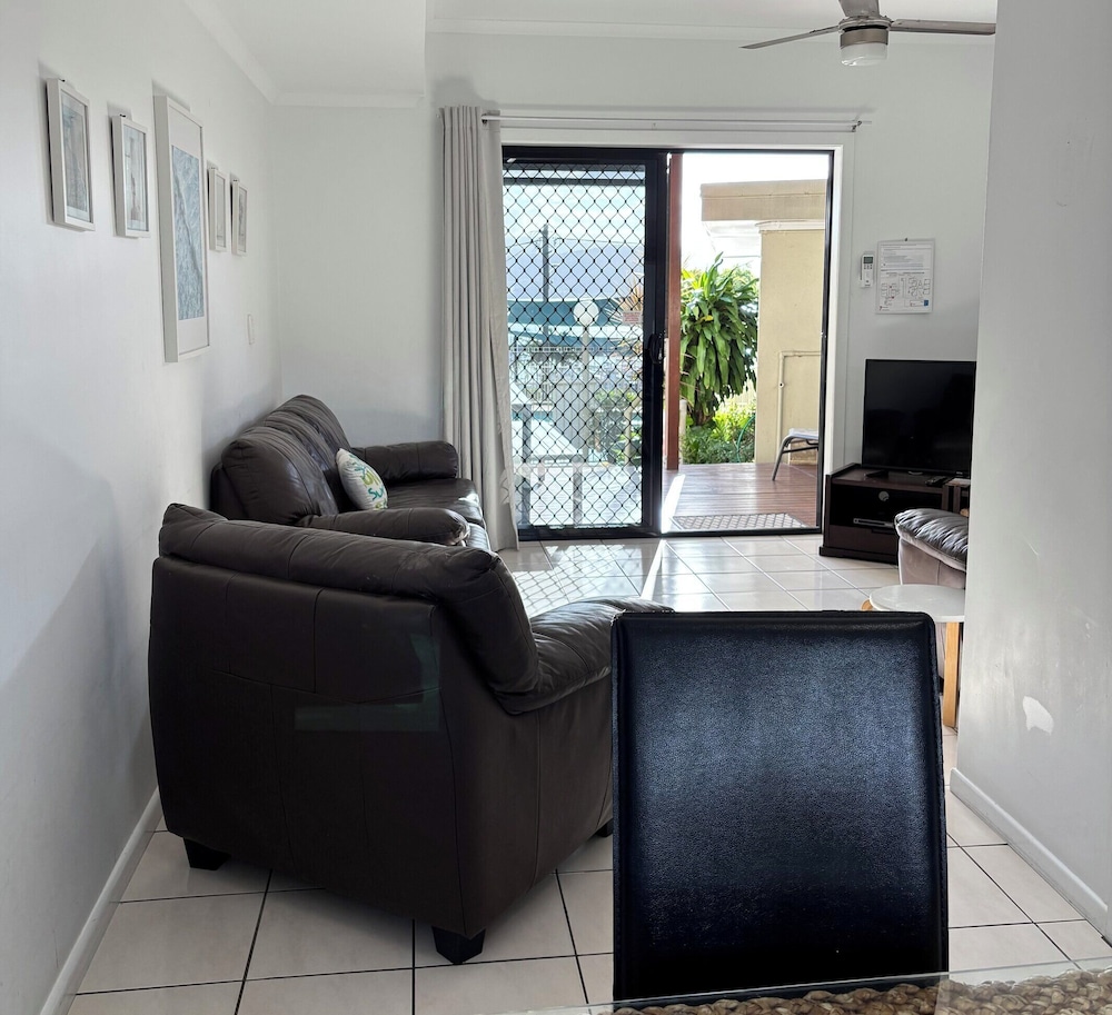 Airlie Apartments 54/78