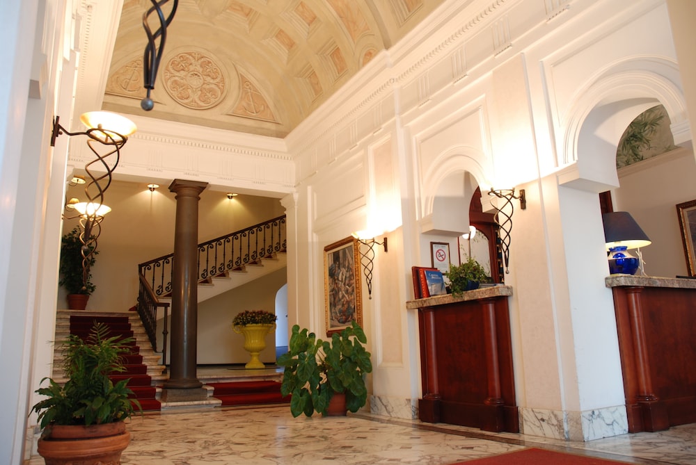 Hotel de La Ville 5/64