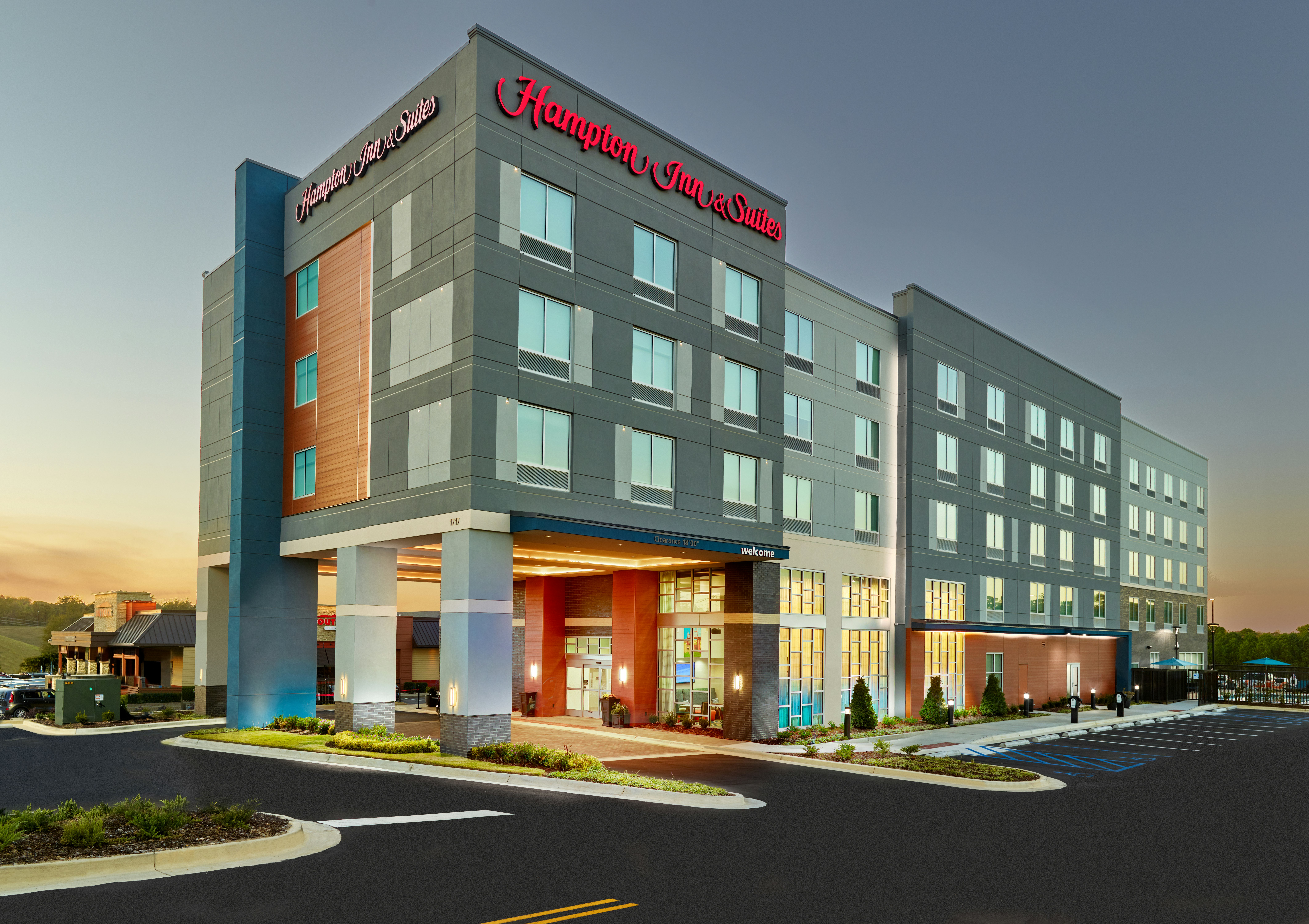 Hampton Inn & Suites Fultondale Birmingham I 65, AL 2/9