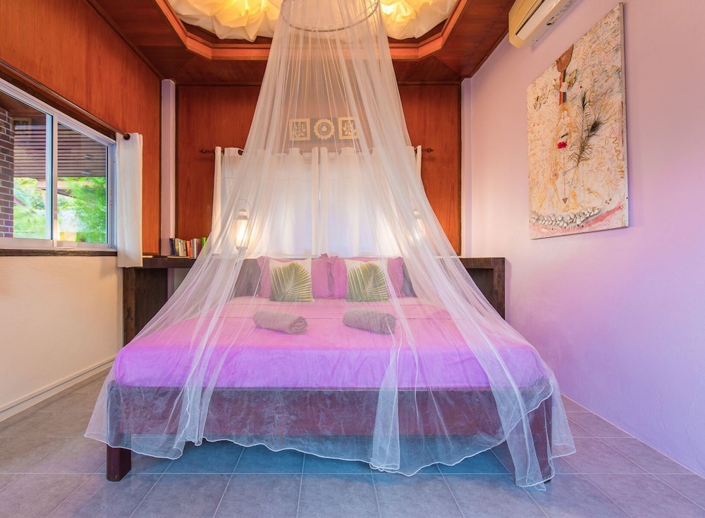 ROOM, BEACH FRONT