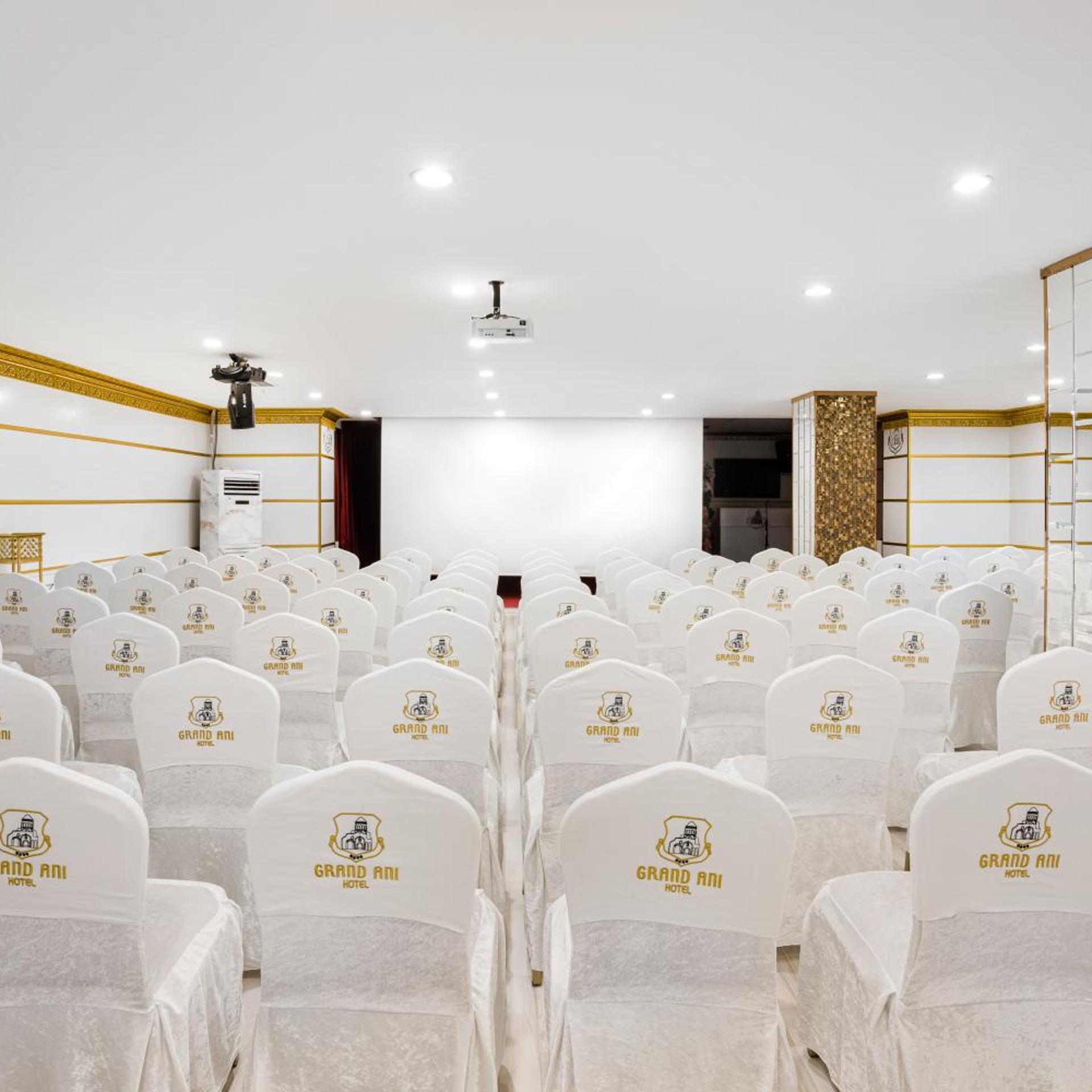 Grand Ani Hotel 32/43