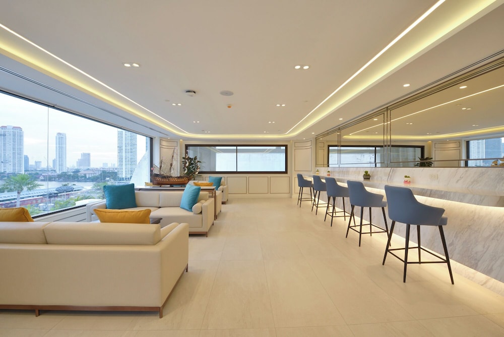 Centre Point Plus Hotel Silom 52/76