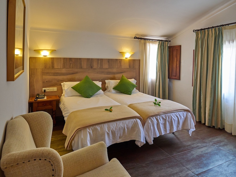 FINCA HOTEL ALBELLONS PARC NATURAL 15/70