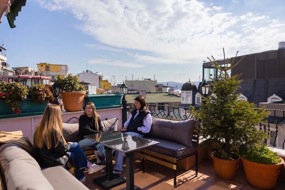 Agora Guesthouse & Hostel 43/70