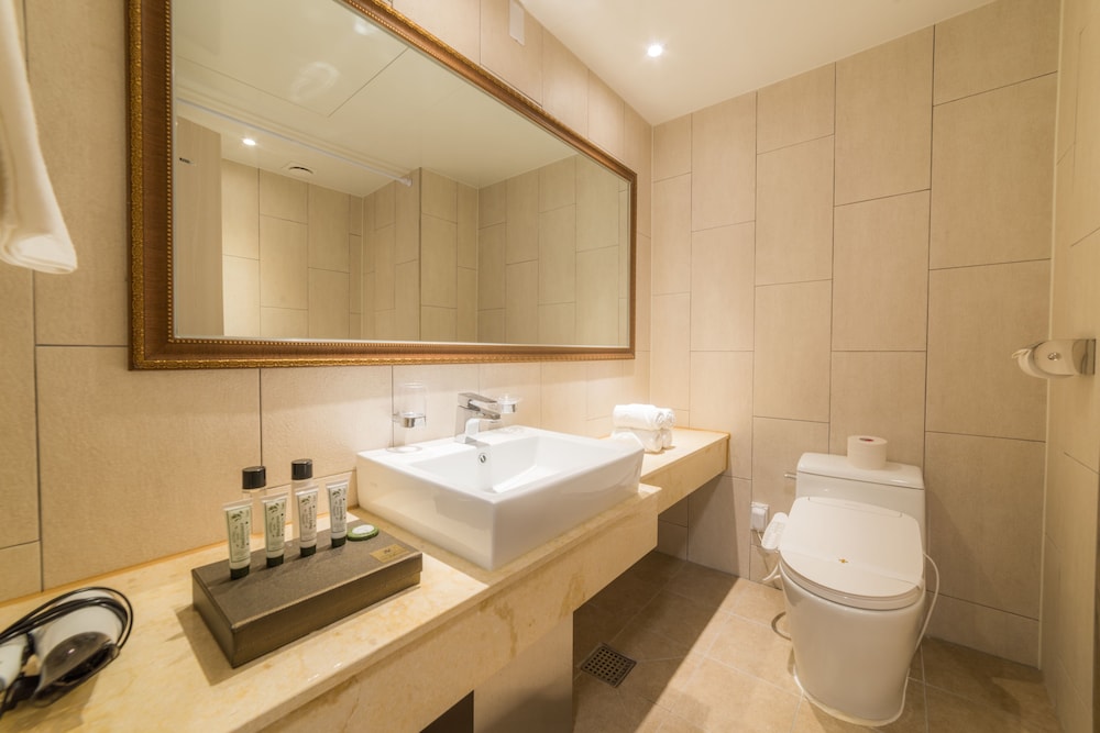 Reborn Suwon Silkroad Hotel 3/35
