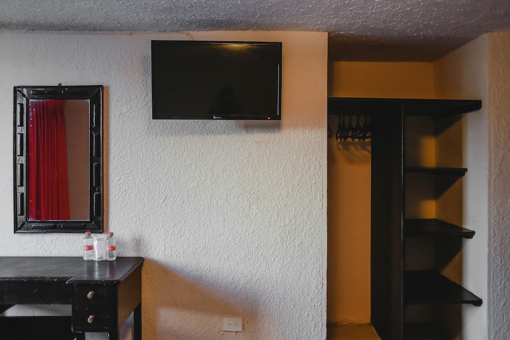 Hotel Colon Merida by Kavia 11/66