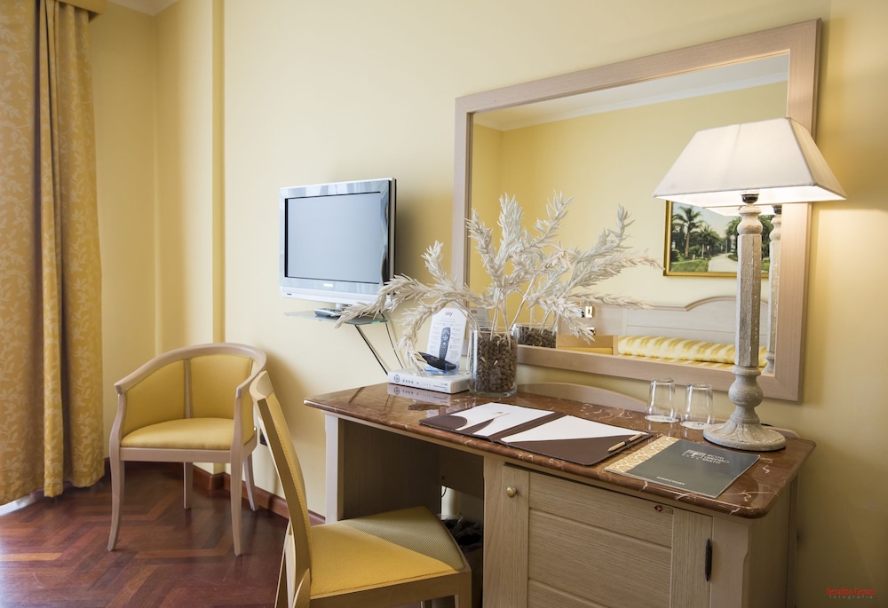 Hotel Giardino Inglese 37/44
