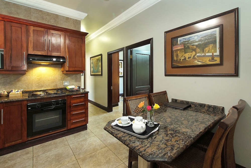 Ushaka Manor Guest House 22/37