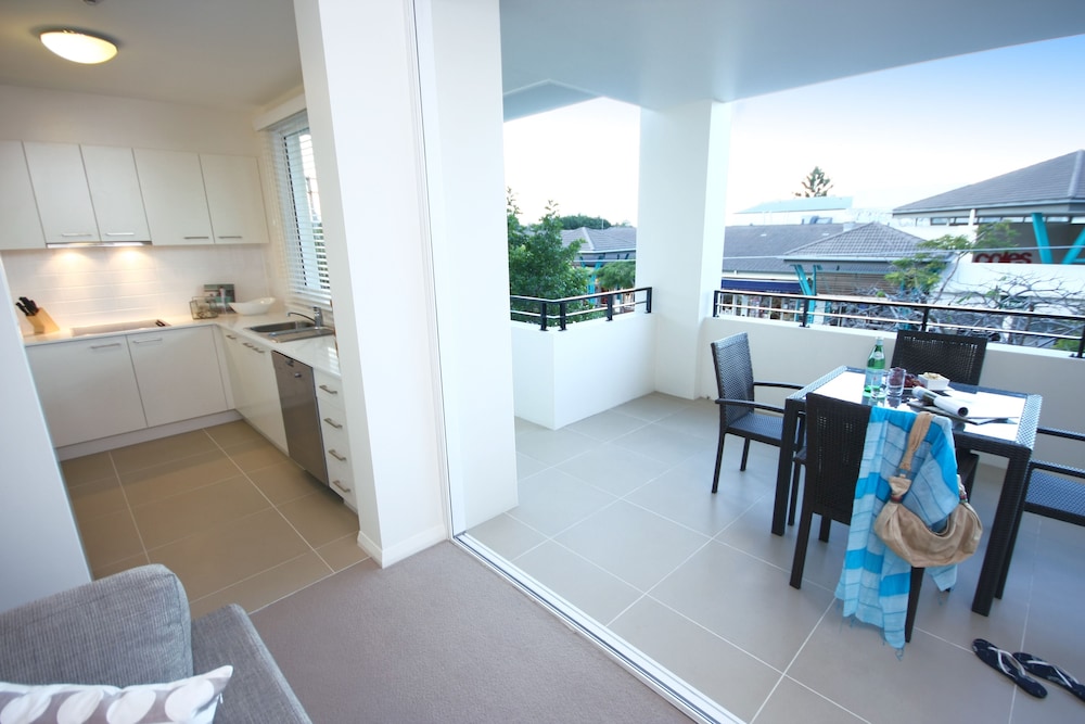 DOMAIN SERVICED APARTMENTS 43/52