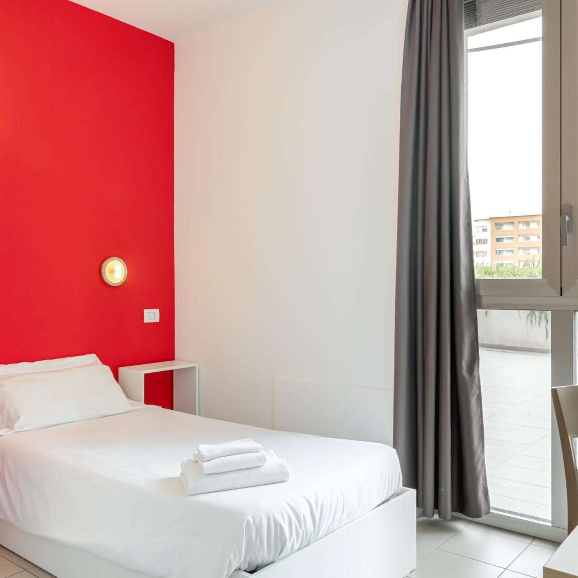 ROOM, SINGLE