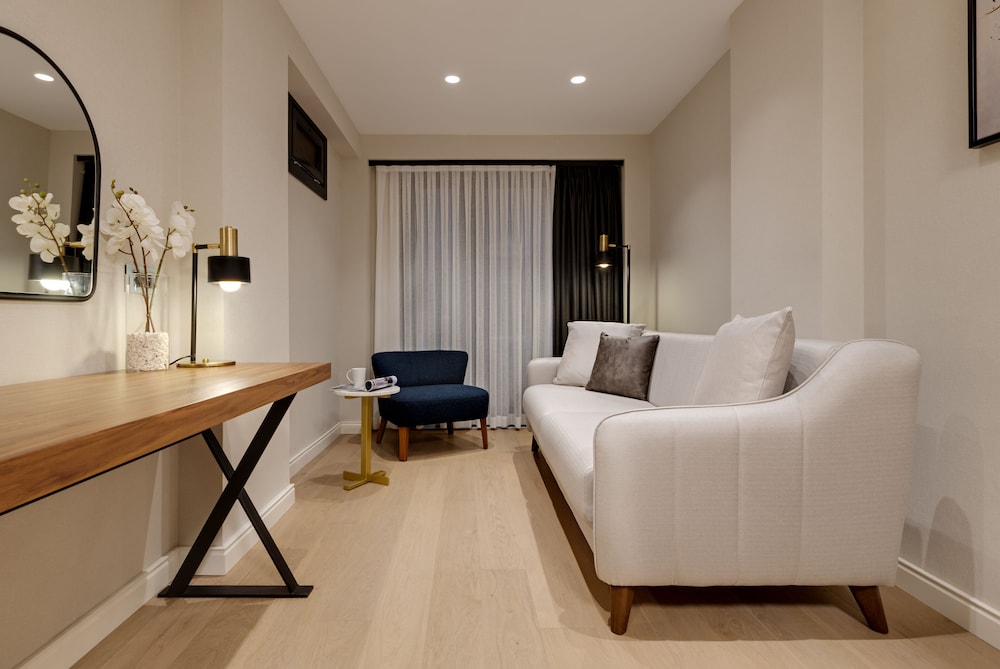 Gleam Collection Hotel 52/62
