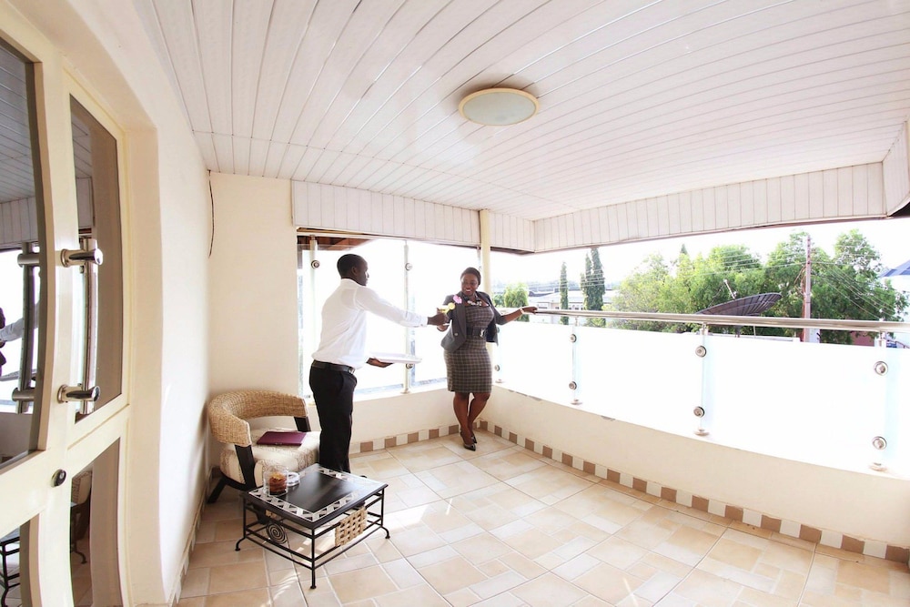 Pearl Gate Hotel 4/50