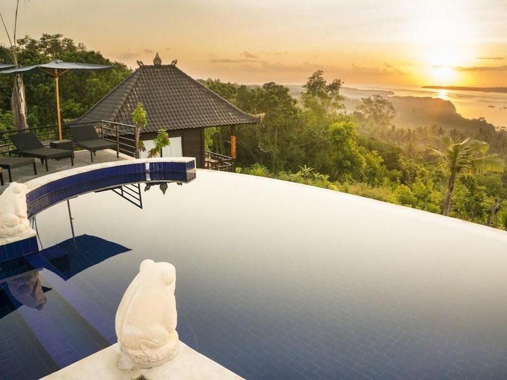Sunrise Hut's Lembongan 16/54