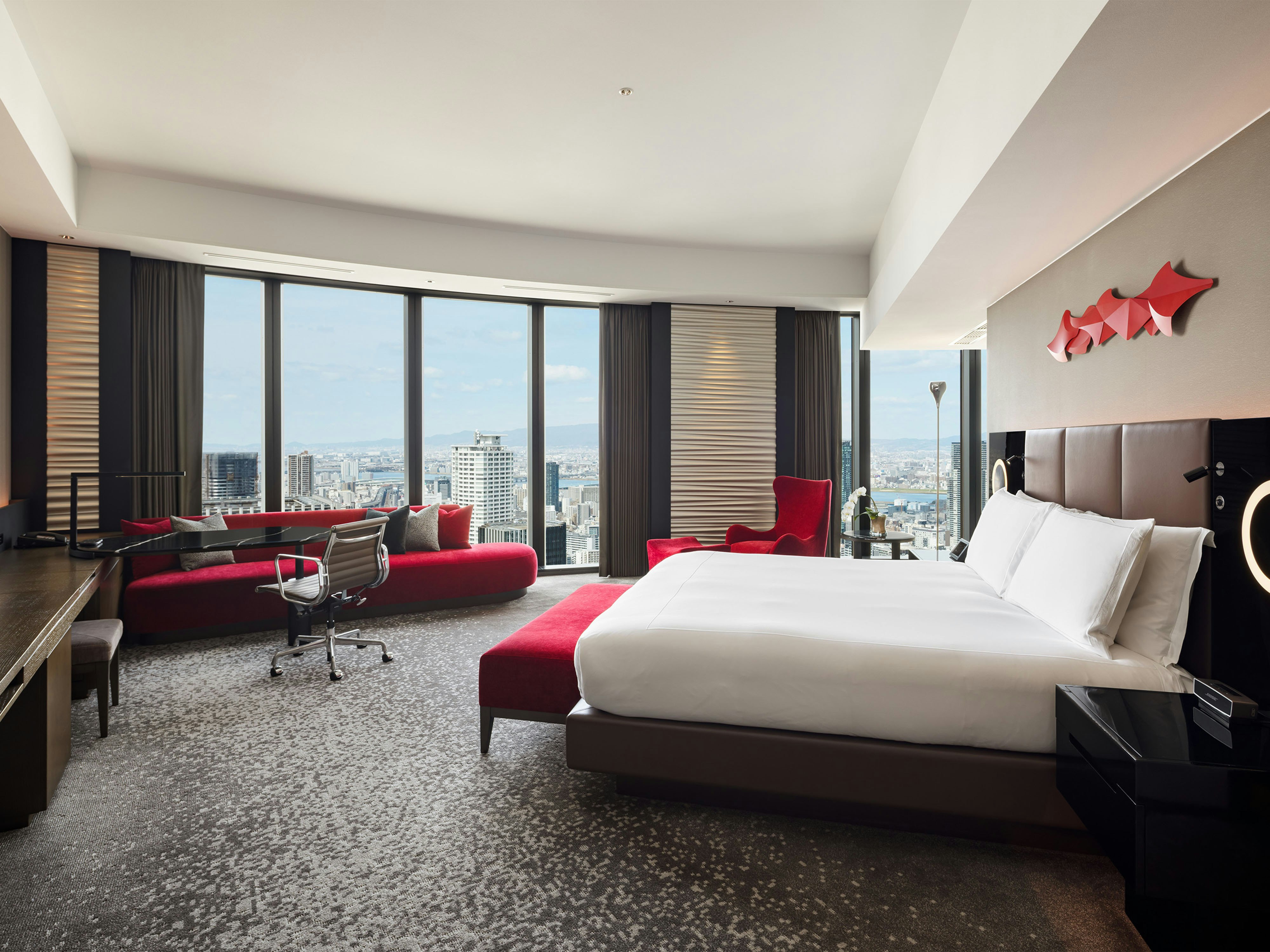 JUNIOR SUITE, KING BED, CORNER