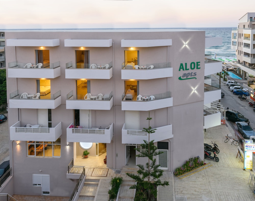 Aloe Apartments & Studios 2/44