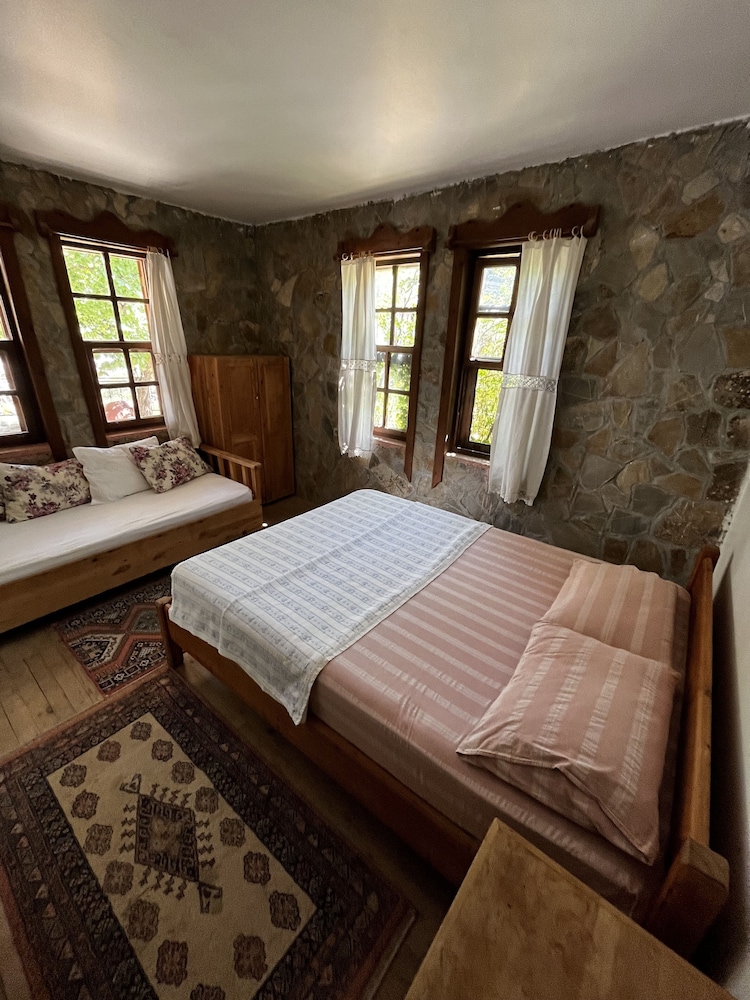 Koyevi Olympos Countryhouse 10/50