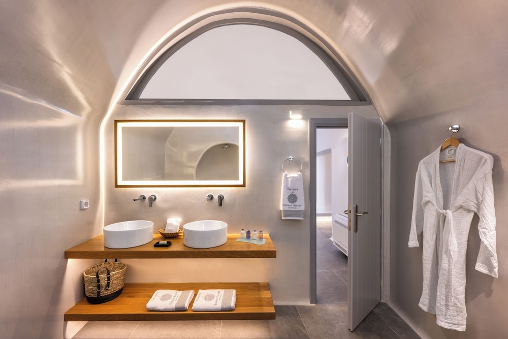 Eteoro Suites 50/50