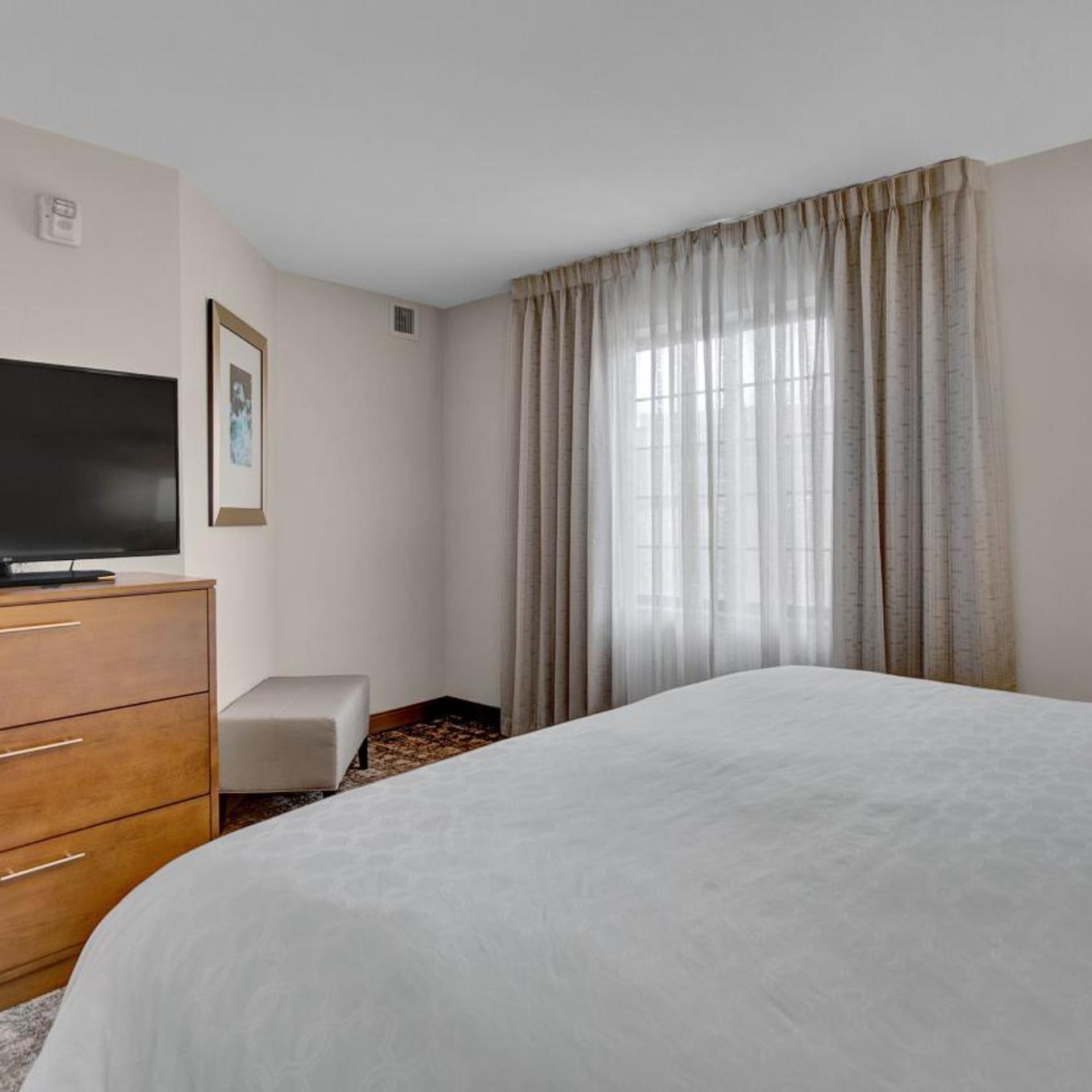 جناح بسرير كينج بغرفتي نوم لذوي الإعاقة، Staybridge Suites Salt Lake-West Valley City 5/10