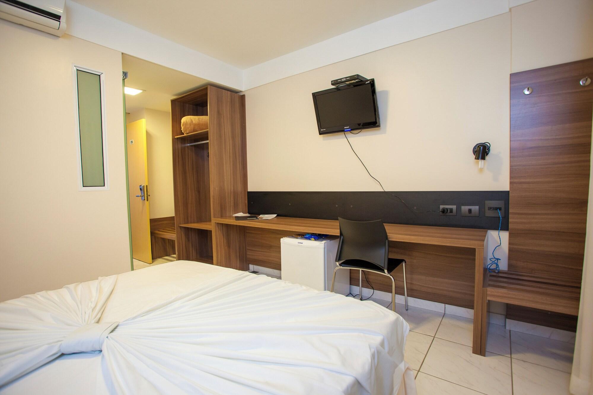 شقة بريميوم بسرير مزدوج وسرير فردي، Astron Associado Estoril Hotel 2/6