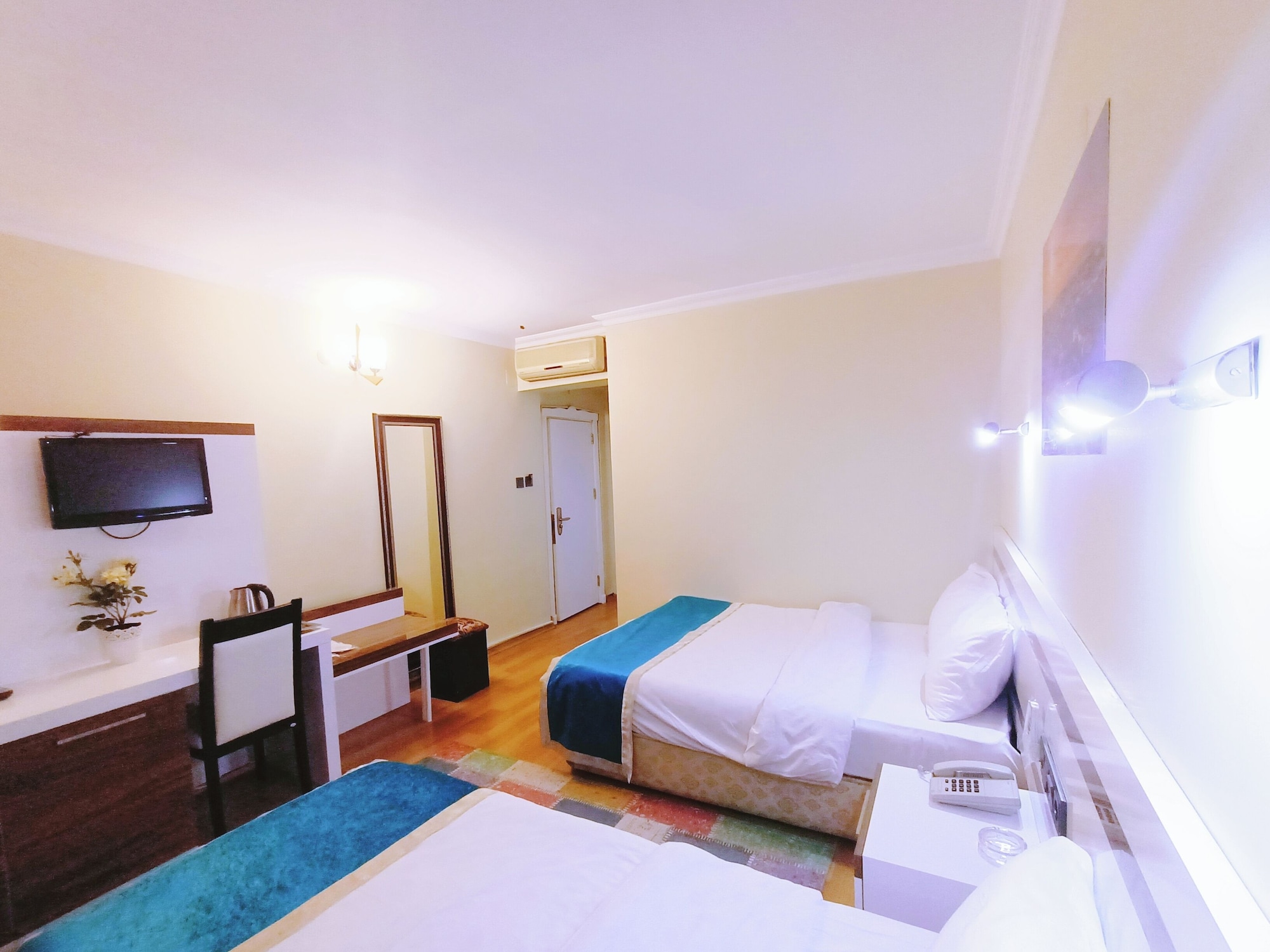 1 BEDROOM, COMFORT, TWIN BEDS, CITY VIEW