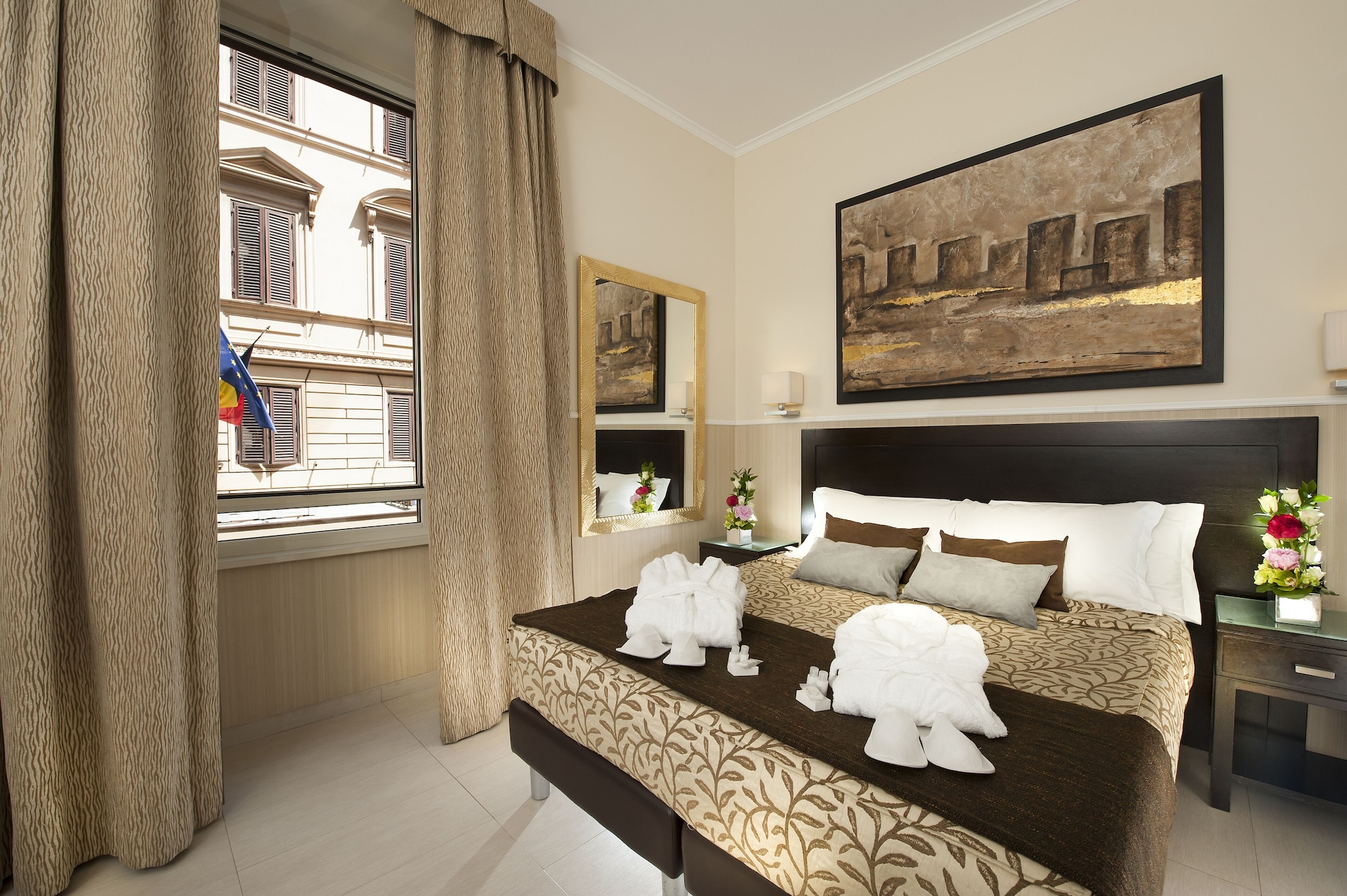 ROOM, DOUBLE OR TWIN BED