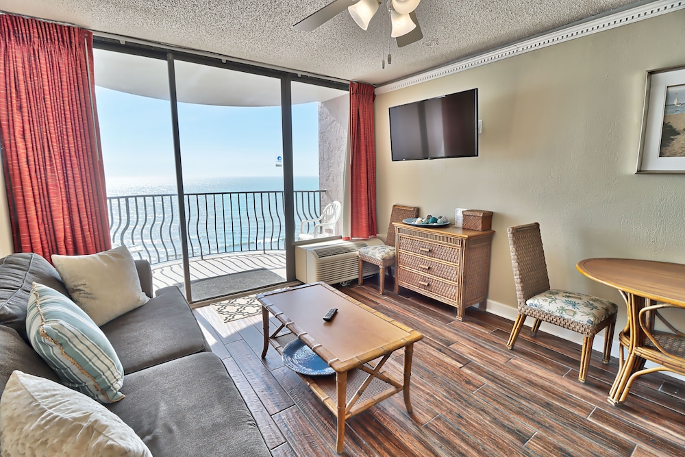 The Palms by Suite at the Beach 24/50