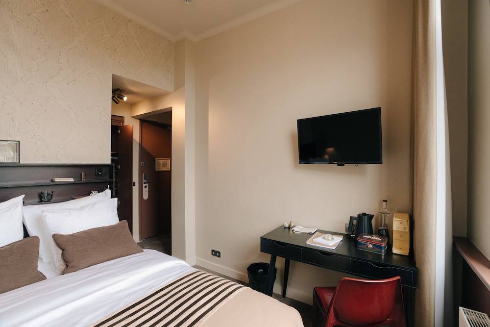 Omega Hotel 13/41