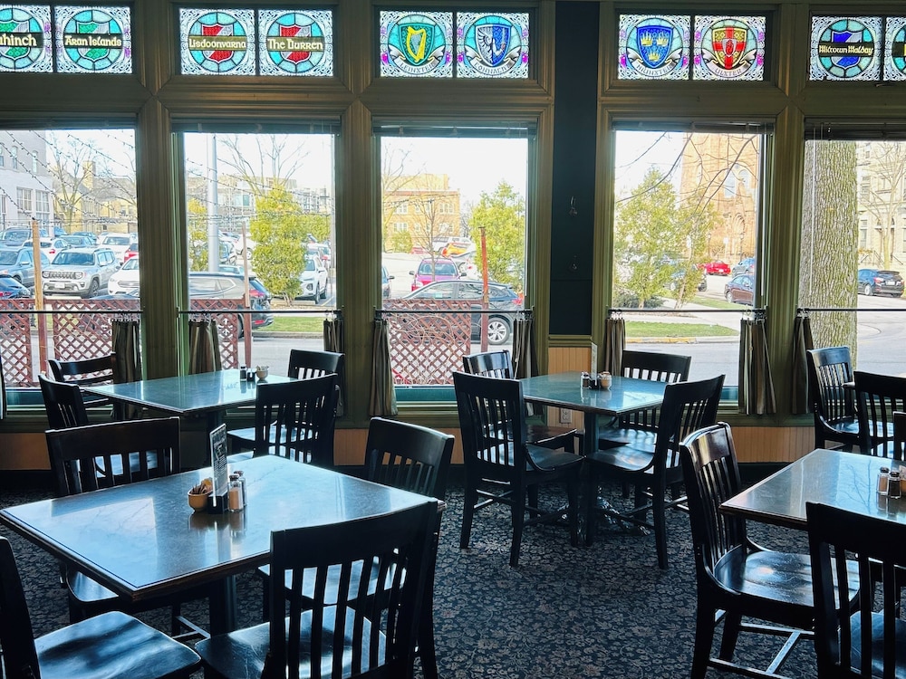 County Clare Irish Inn & Pub 16/26